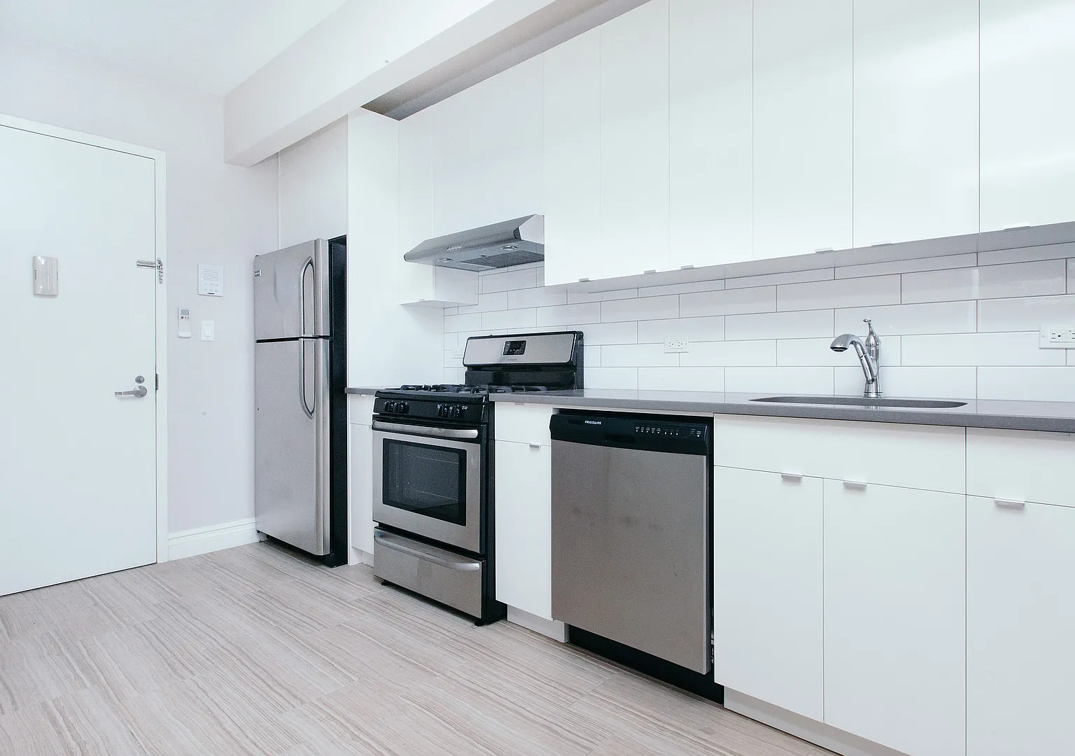 439 Knickerbocker Avenue — Photo 2