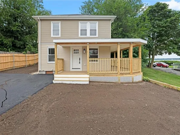 114 Middle St E, Riverside, RI 02915