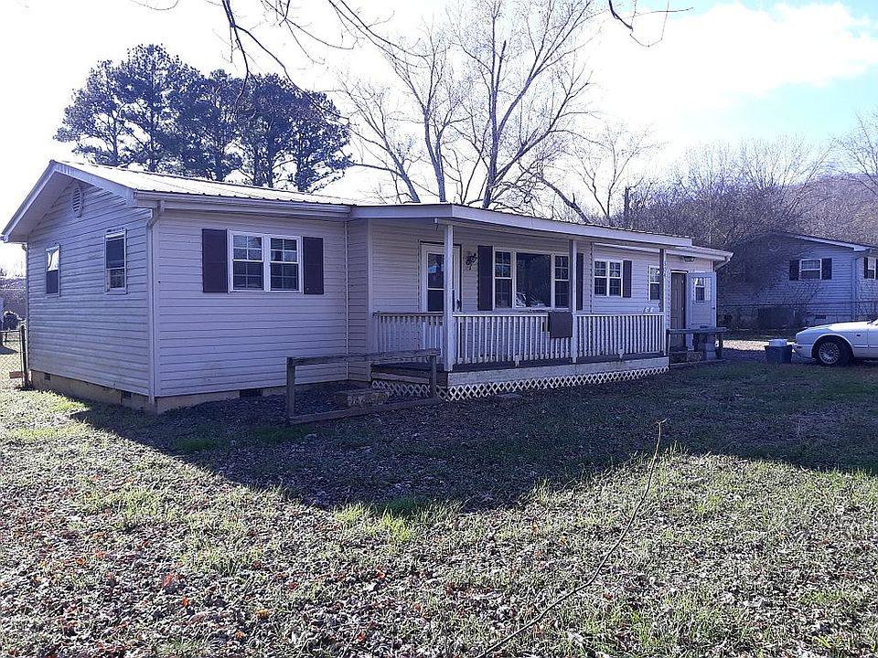 1st image of 304 Nancy Dr SE
