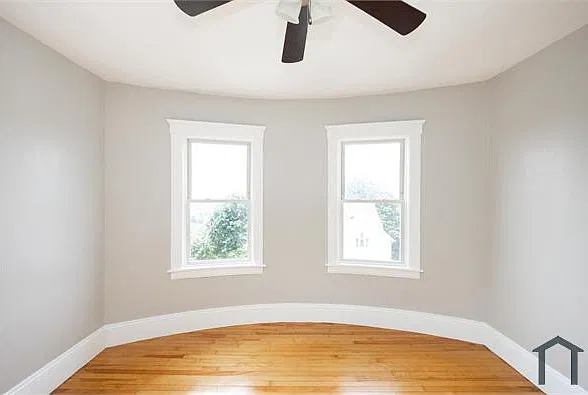 3 bed, 900 sqft, $2,100 — Photo 3