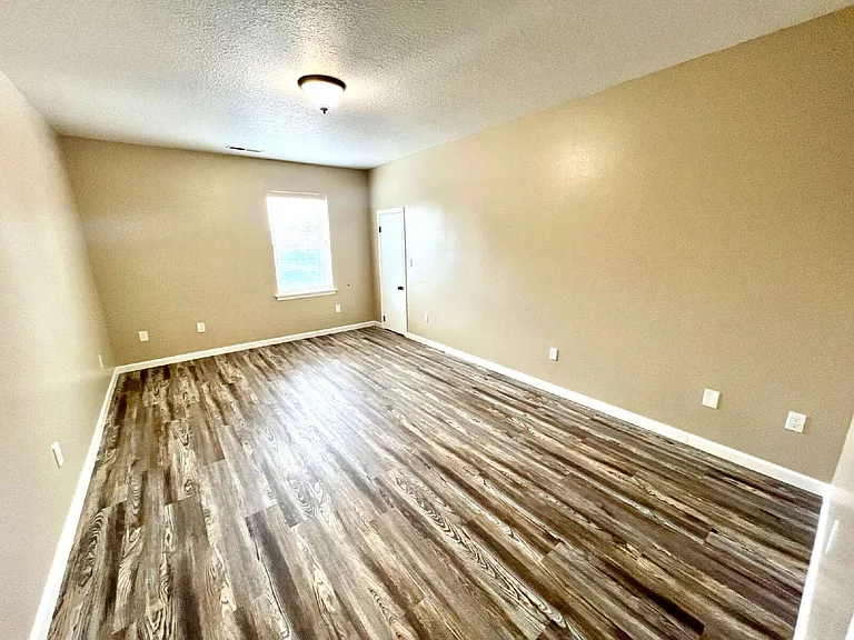 712 W Fourth Plain Blvd — Photo 14