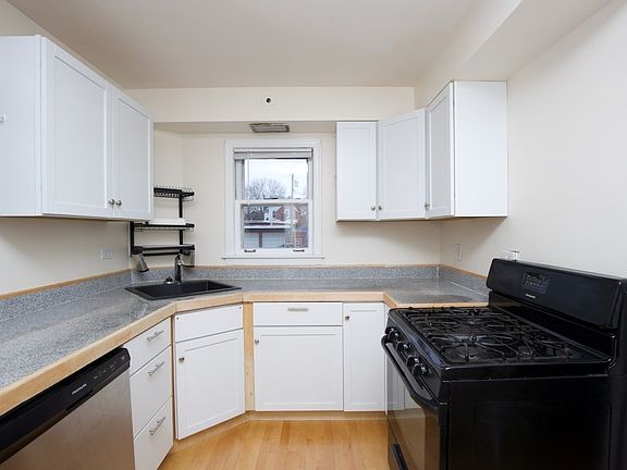 3rd image of 531 N Lombard Ave Unit Ht