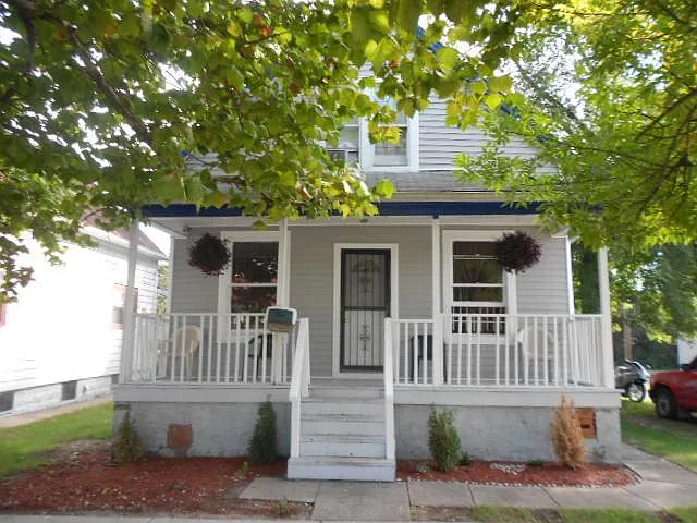 1041 Garfield St photo 1