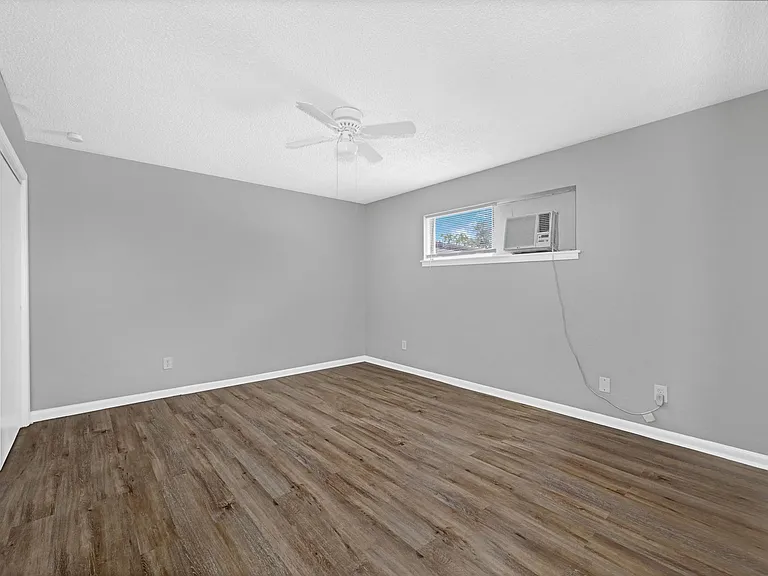 Carolyn Court Apartments — Photo 10