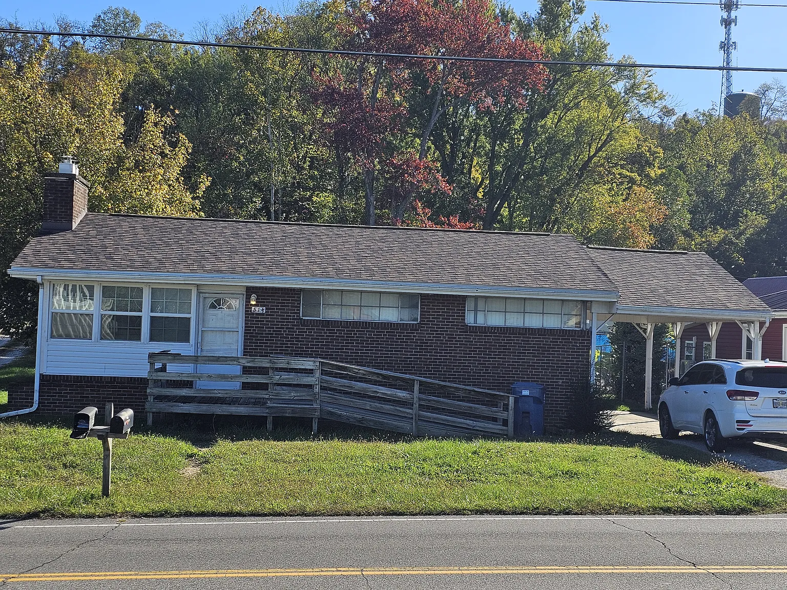 3 bed, 988 sqft, $1,300 — Photo 1