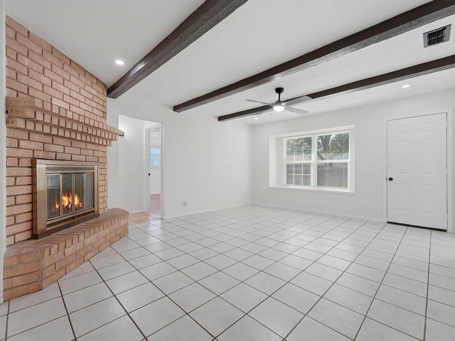 3 bed, 1390 sqft, $2,000 — Photo 4