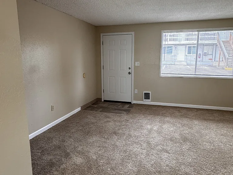 427 Hewitt Ave #9 — Photo 3