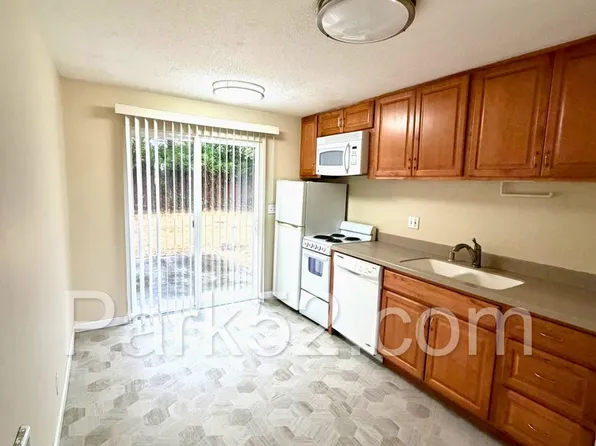 1/2 Off the 1st Full Month's Rent! Tacoma Area 2 Bedroom 1 Bathroom Duplex, 1707 Garfield St S, Tacoma, WA 98444