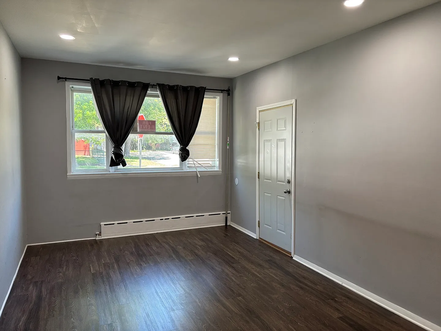 2 bed, 900 sqft, $2,000 — Photo 2
