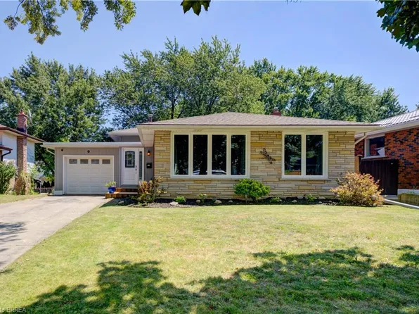 9 Winding Way, Brantford, ON N3R 3S1