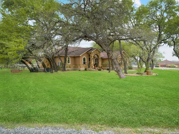 128 BUCKS LN, La Vernia, TX 78121
