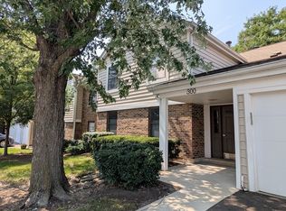 300 Pembridge Ln UNIT D2, Schaumburg, IL 60193