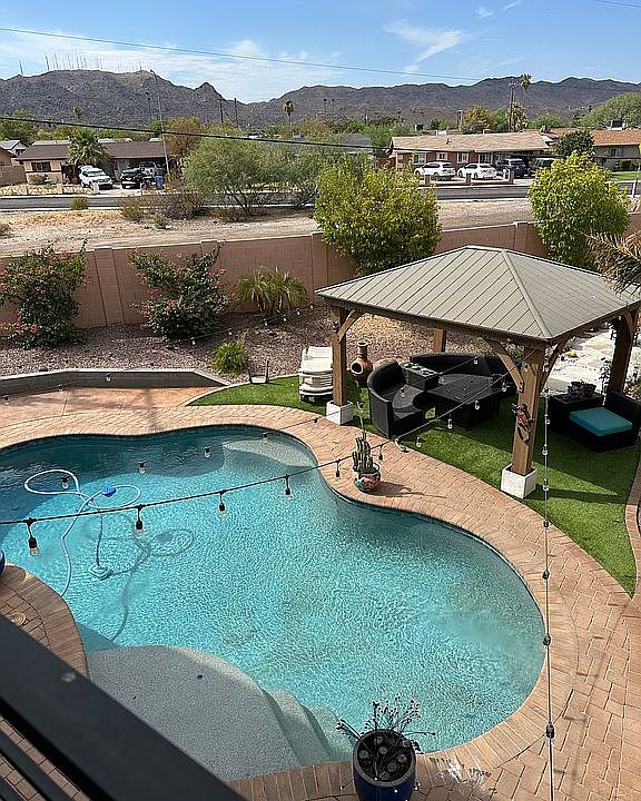 2nd image of 427 W Alicia Dr