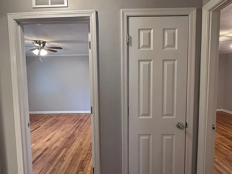901 N Franklin St — Photo 10