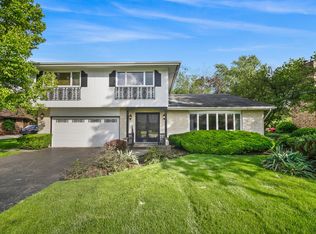 20 Camelot Dr, Oak Brook, IL