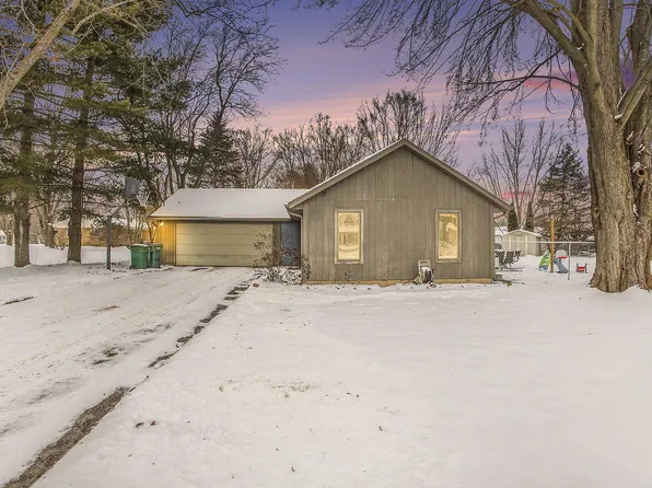 5985 Dewpointe Dr, Allendale, MI 49401