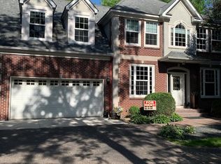 3290 Northshore Dr, Wayzata, MN 55391