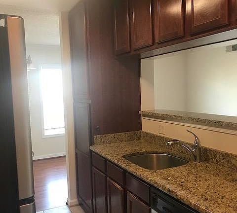 3rd image of 15637 Horseshoe Ln