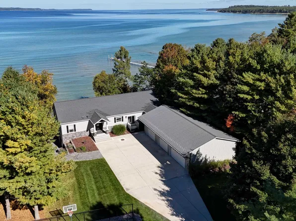 8841 Birchview Dr, Williamsburg, MI 49690
