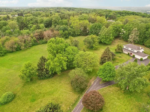 W243S6177 Elder Ayre DRIVE, Waukesha, WI 53189
