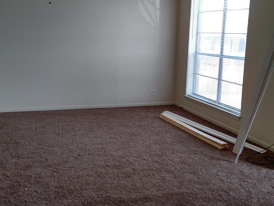 1st image of 2406 Saulsbury Dr APT 3