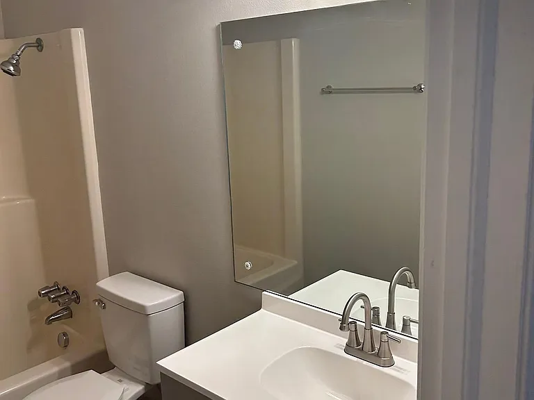 101 Plaza Oaks Rd #6 — Photo 9