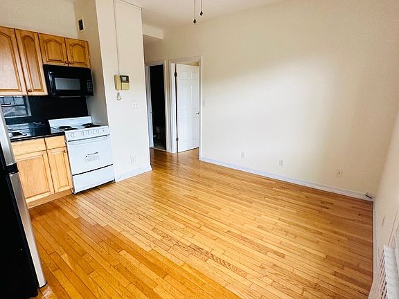 4th image of 890 W Beech St APT 2L