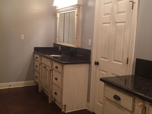 5th image of 30 Wiltshire Dr