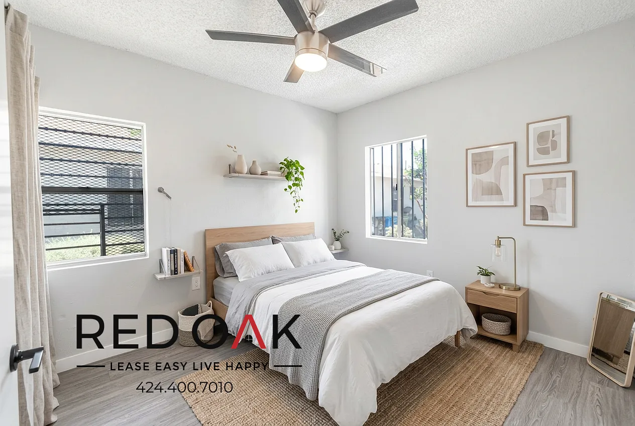 Lovely One Bedroom Bungalow with Eat-In Kitchen and No Shared Walls ~ In PRIME Los Angeles! — Photo 3