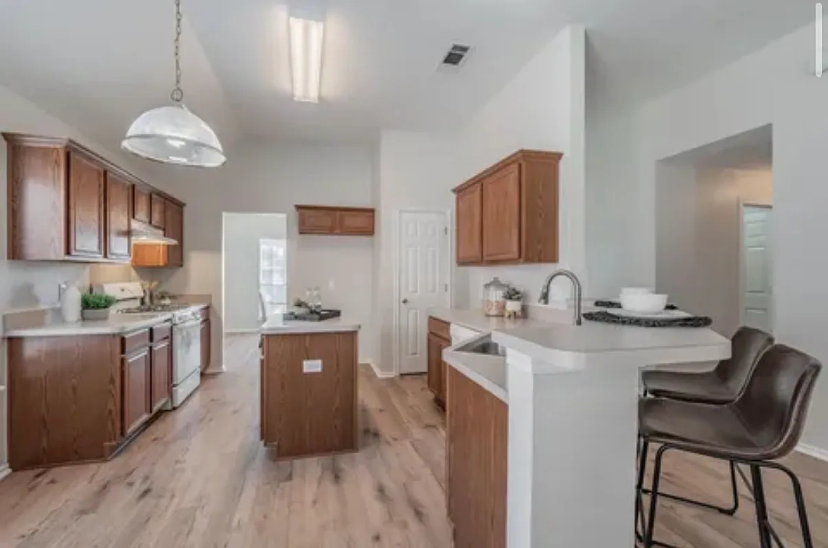 4 bed, 1846 sqft, $2,600 — Photo 4