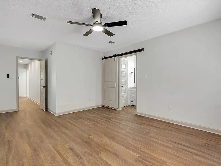 1825 Sherwood Dr — Photo 11