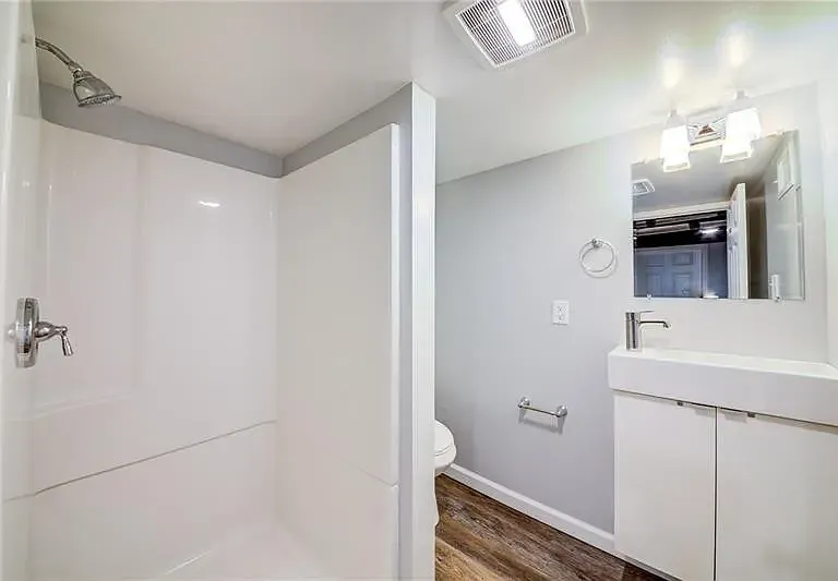 105 Southern Ave — Photo 16
