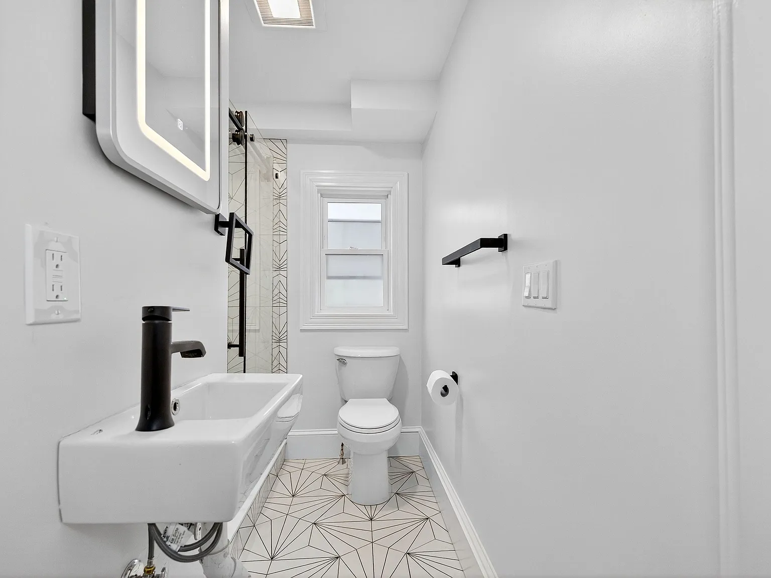 3 bed, 9999 sqft, $3,900 — Photo 3