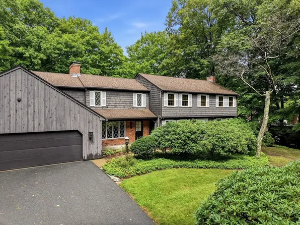 3 Hilltop Dr, Wilbraham, MA 01095
