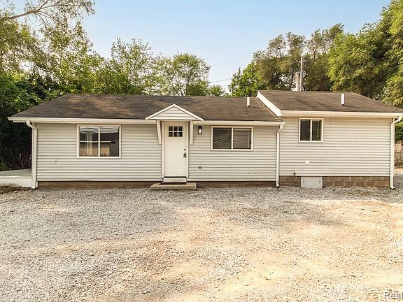 2nd image of 2510 Lakeside Dr