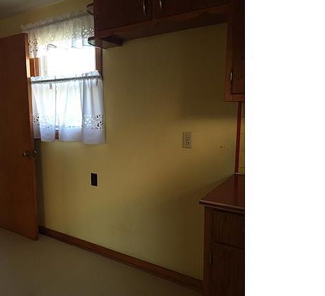 5th image of 449 W Hazeltine Ave