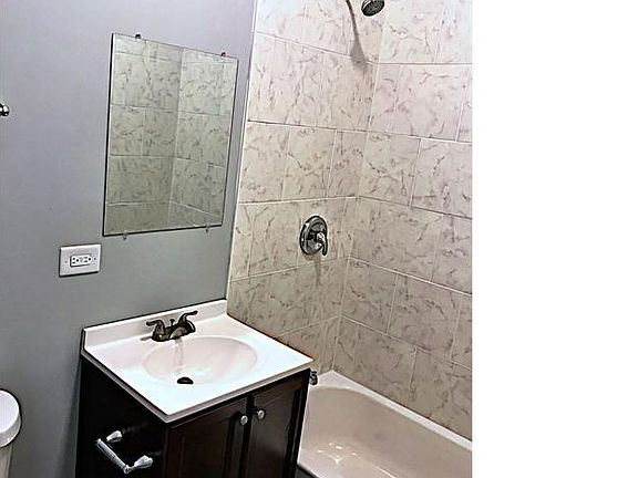 4th image of 5610 S Michigan Ave APT 2