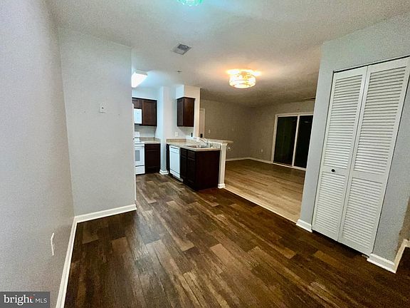 4th image of 1203 Raven Wood Ct Unit 103