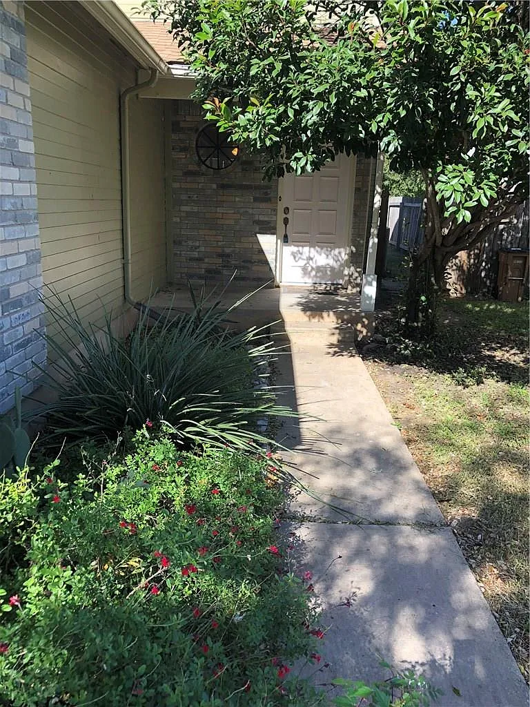 2 bed, 1.5 bath, 1087 sqft, $1,450 — Photo 2