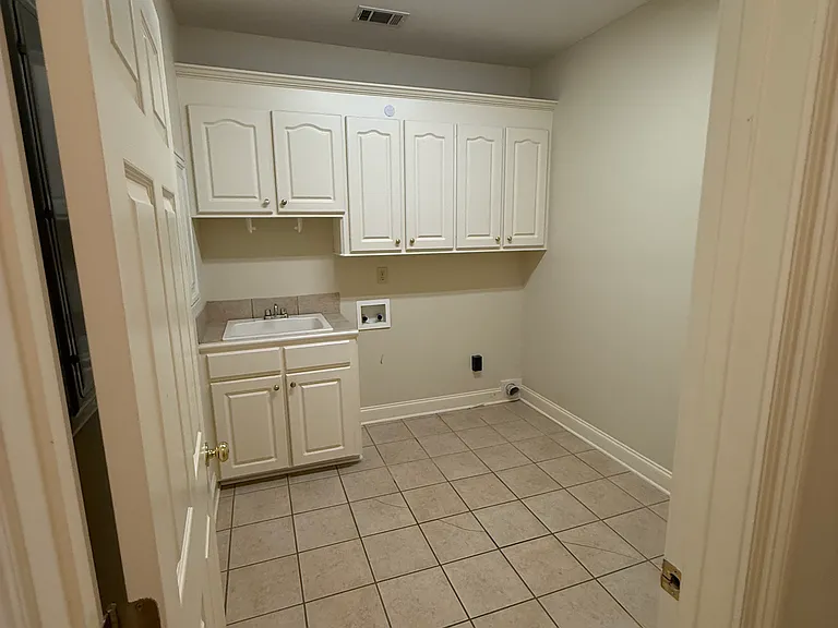 102 Avery Frst — Photo 12