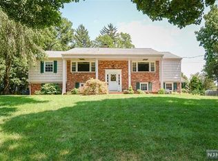 33 Glen Rd, Wayne, NJ 07470