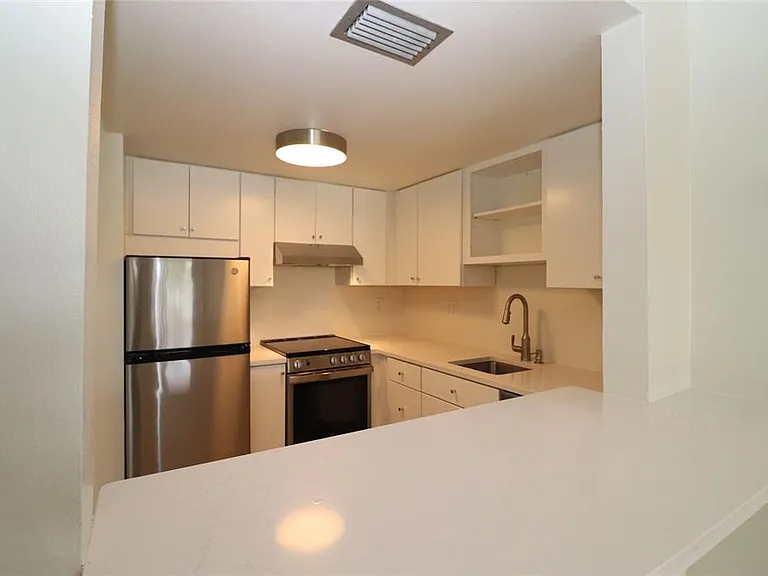 618 Orange Dr #207 — Photo 4
