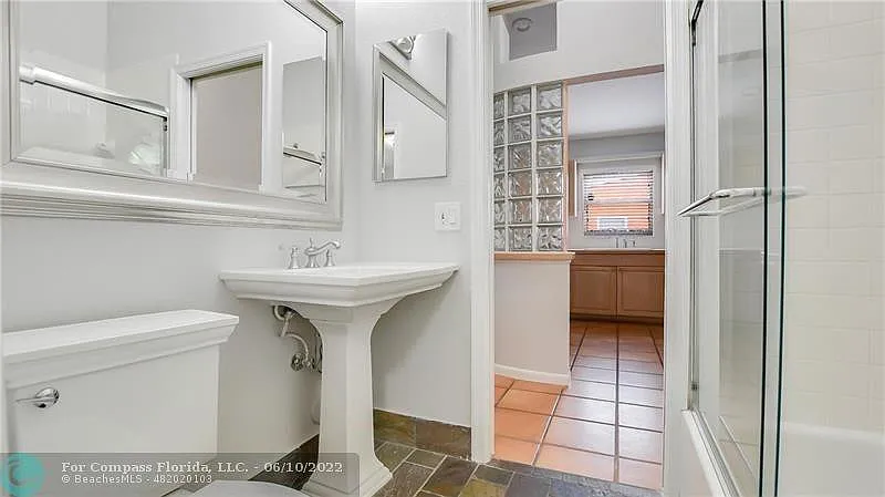 3 bed, 2.0 bath, 1225 sqft, $6,600 — Photo 2