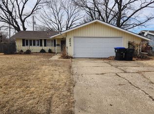 2843 SW Burnett Rd, Topeka, KS 66614