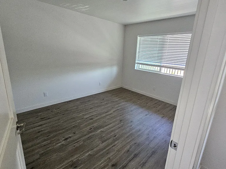1139 Sumner Ave #6 — Photo 6