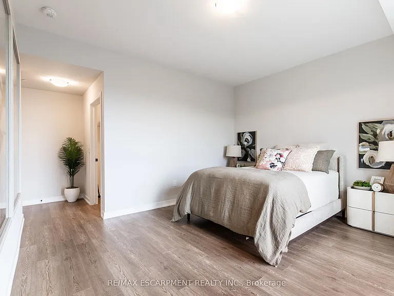 870 Queenston Rd #504 — Photo 28