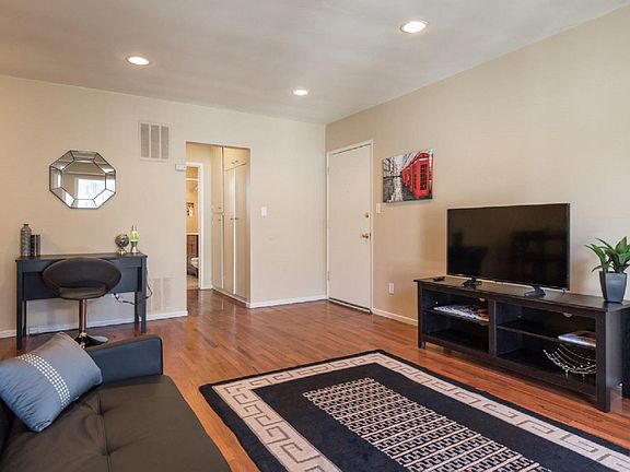 5th image of 1421 N Mansfield Ave APT 9