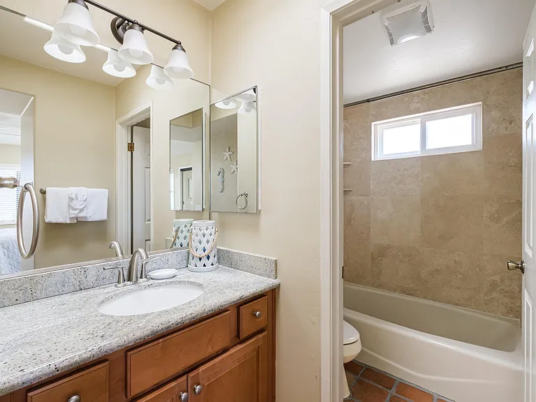 732 Jersey Ct — Photo 18