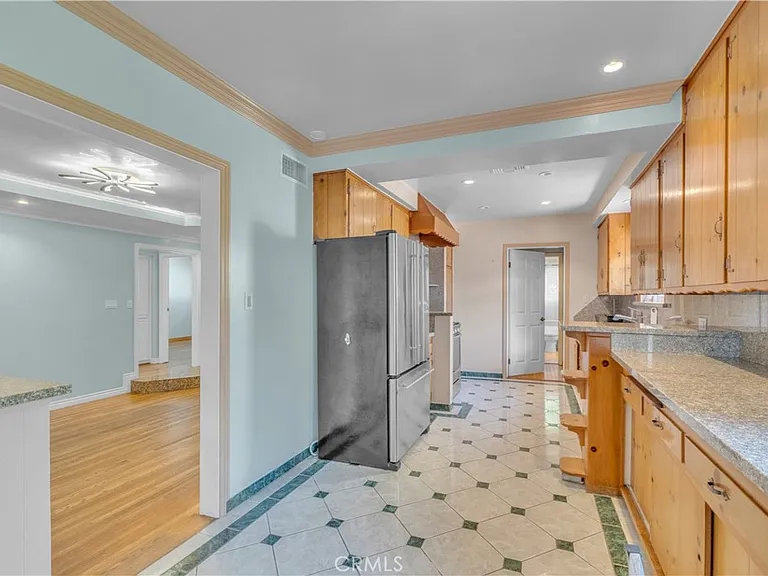 5452 Halbrent Ave — Photo 11