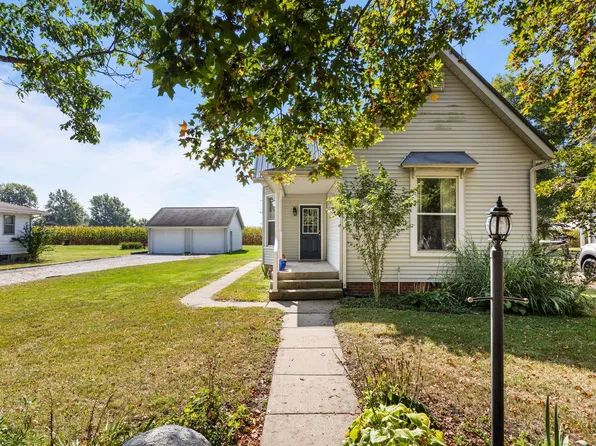 407 5th St, Ivesdale, IL 61851